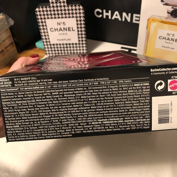 MAC Cosmetics Barbie Doll Gold Label BNIB brand new in box! Mattel - Picture 3 of 8